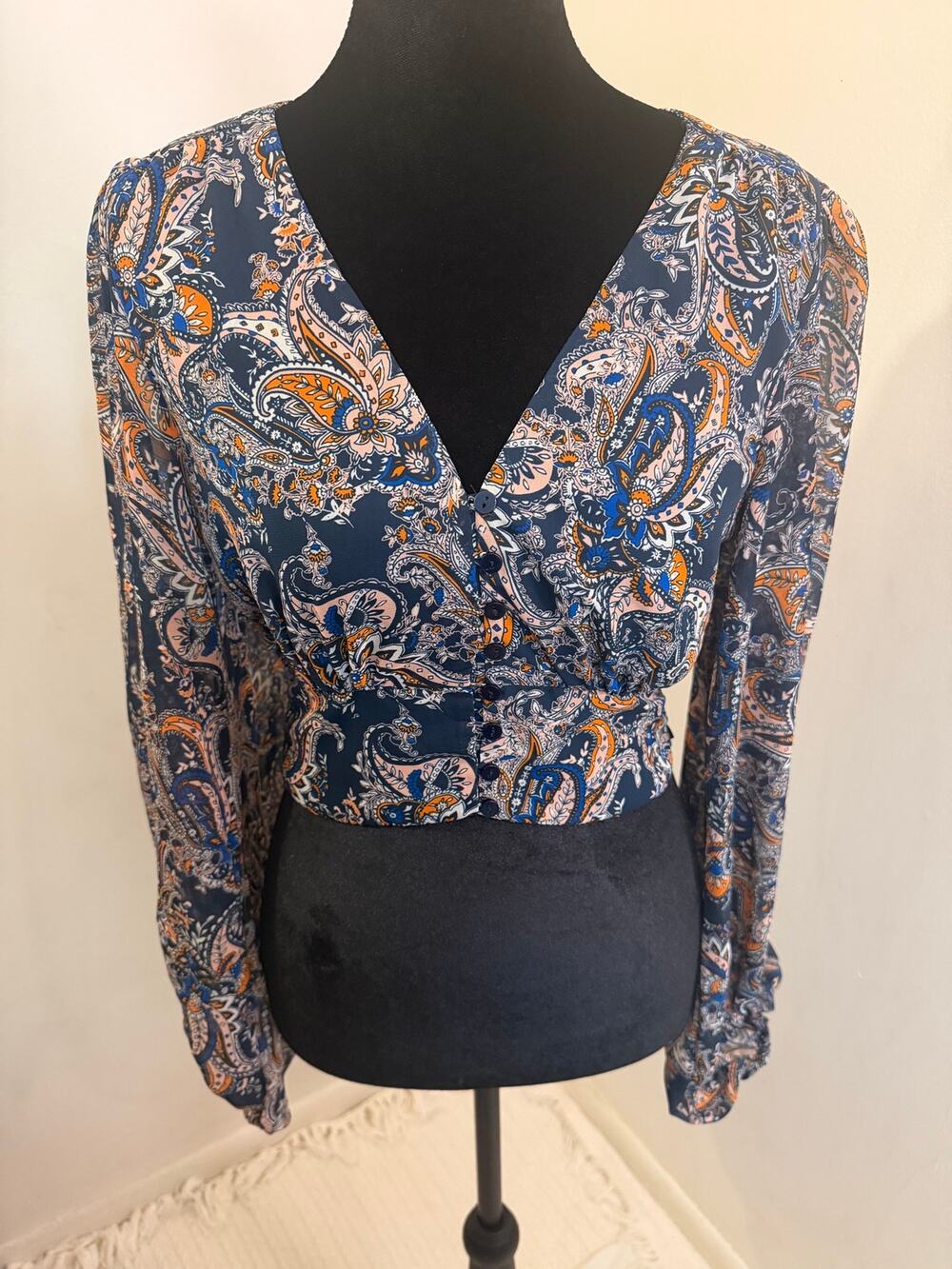 Forever 21 Paisley Cropped Blouse Women’s Long Sleeve Button Front Boho